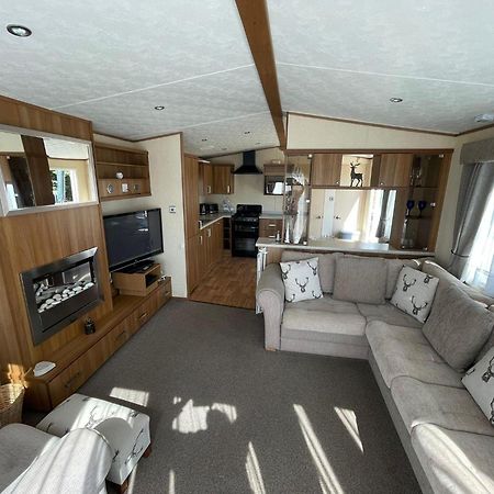 6 Berth Caravan With Decking At Manor Park In Hunstanton Ref 23017H Exterior foto