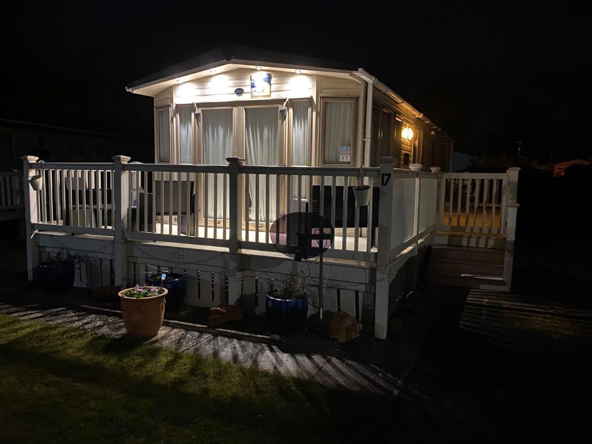 6 Berth Caravan With Decking At Manor Park In Hunstanton Ref 23017H Exterior foto