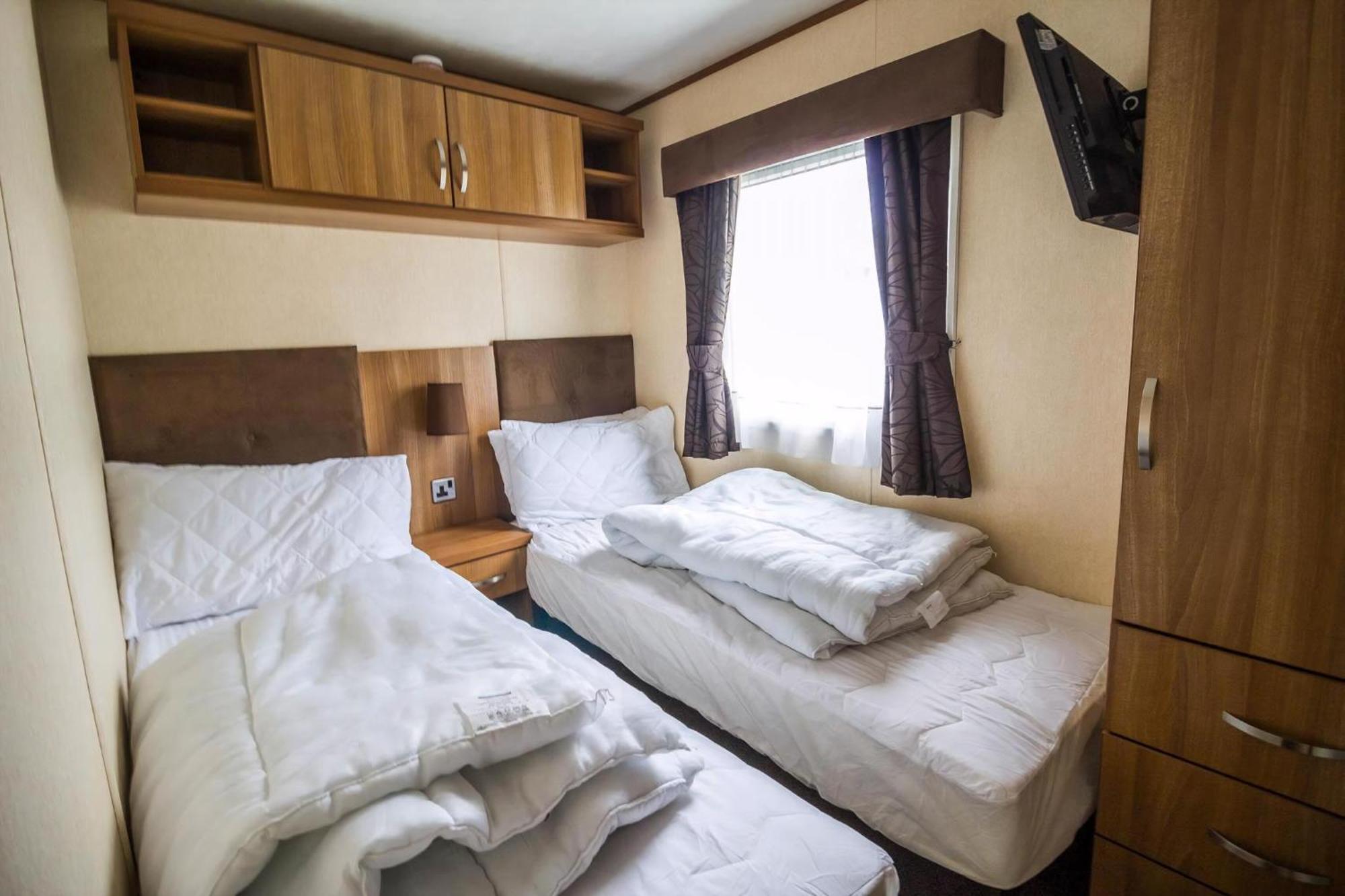 6 Berth Caravan With Decking At Manor Park In Hunstanton Ref 23017H Exterior foto