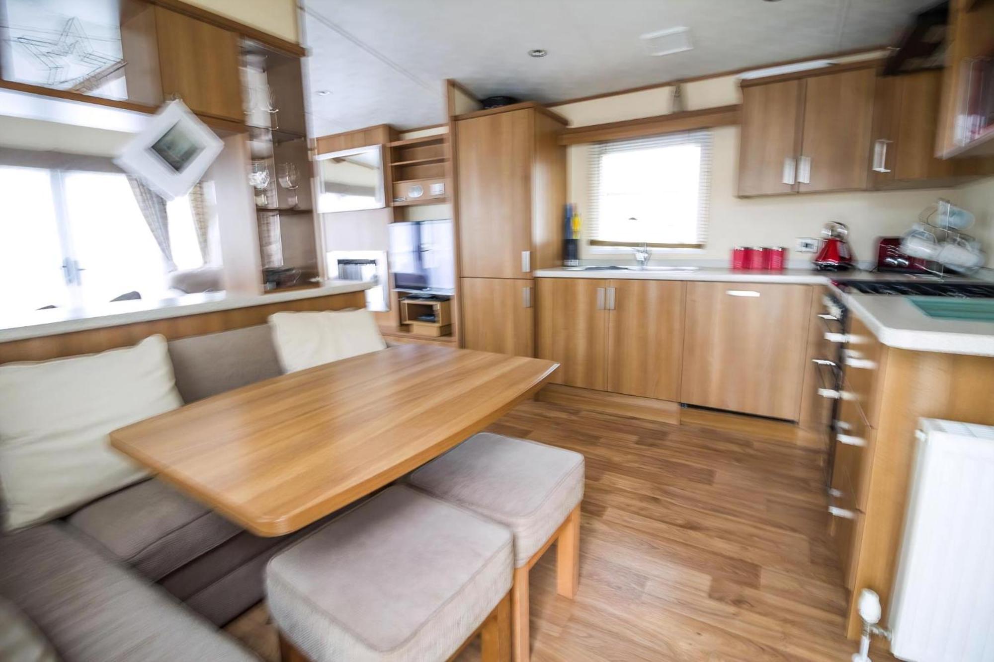 6 Berth Caravan With Decking At Manor Park In Hunstanton Ref 23017H Exterior foto