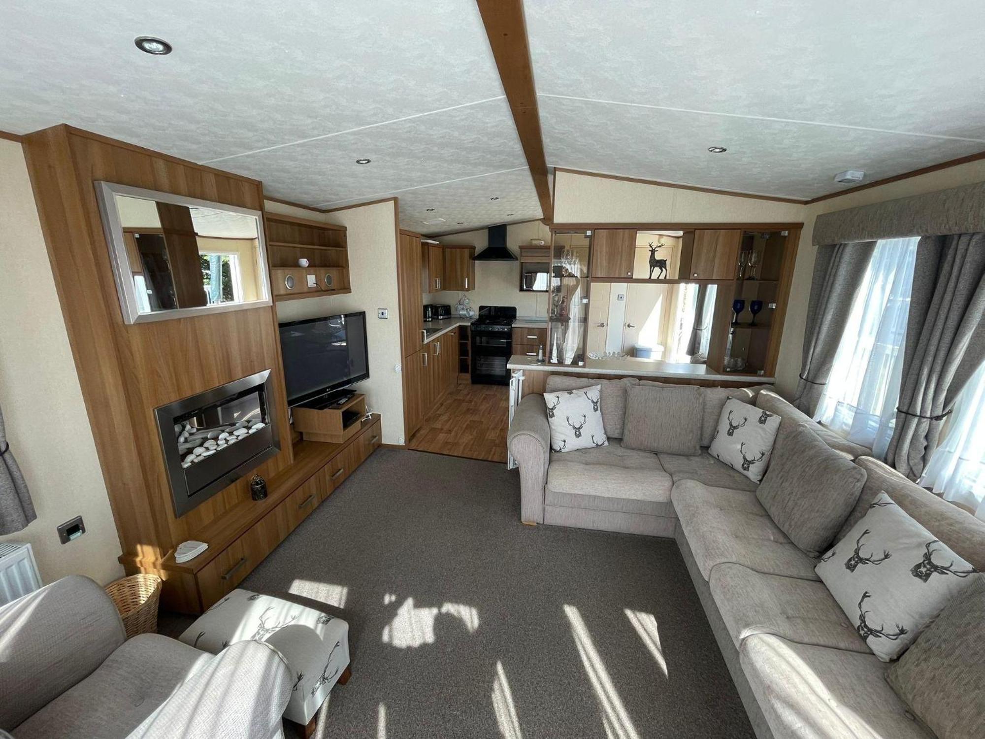 6 Berth Caravan With Decking At Manor Park In Hunstanton Ref 23017H Exterior foto