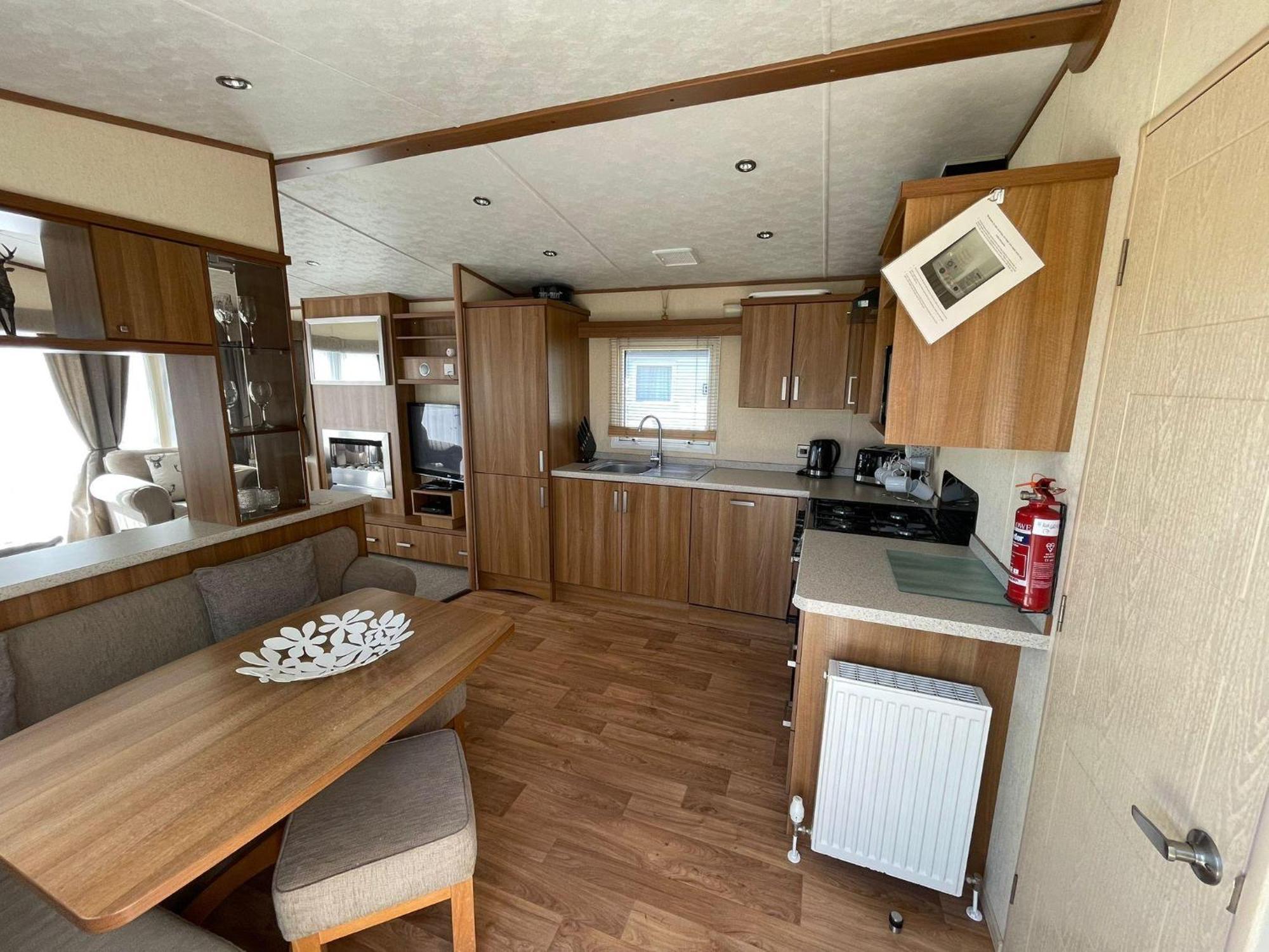 6 Berth Caravan With Decking At Manor Park In Hunstanton Ref 23017H Exterior foto