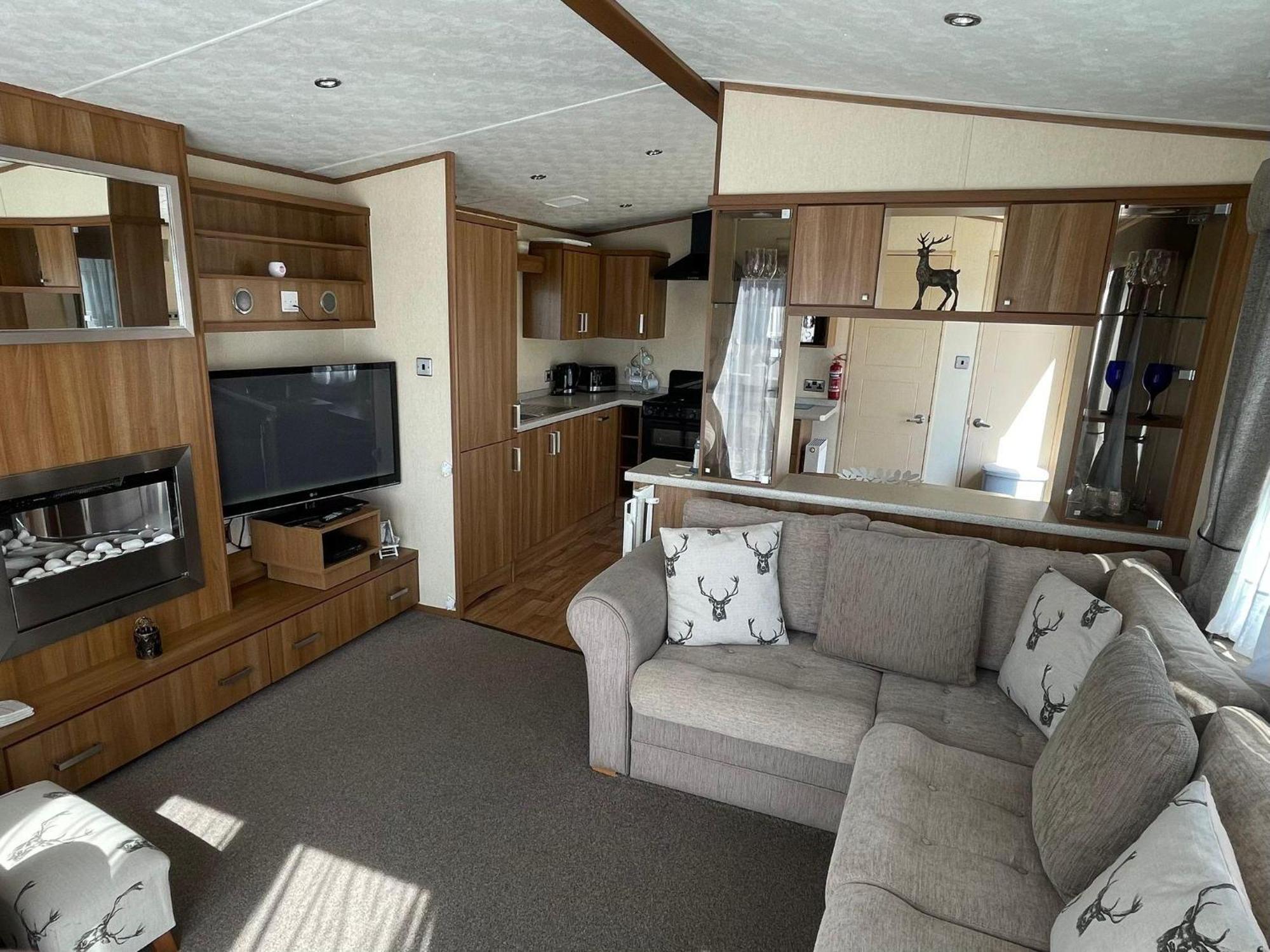 6 Berth Caravan With Decking At Manor Park In Hunstanton Ref 23017H Exterior foto